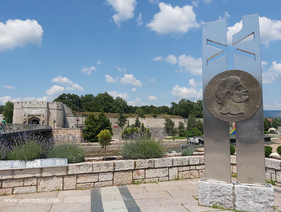 Spomenik Konstantinu Velikom u blizini Niške tvrđave