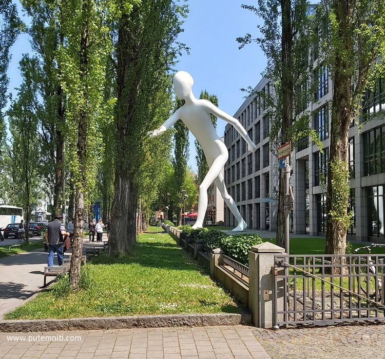 Walking Man, skulptura u Minhenu